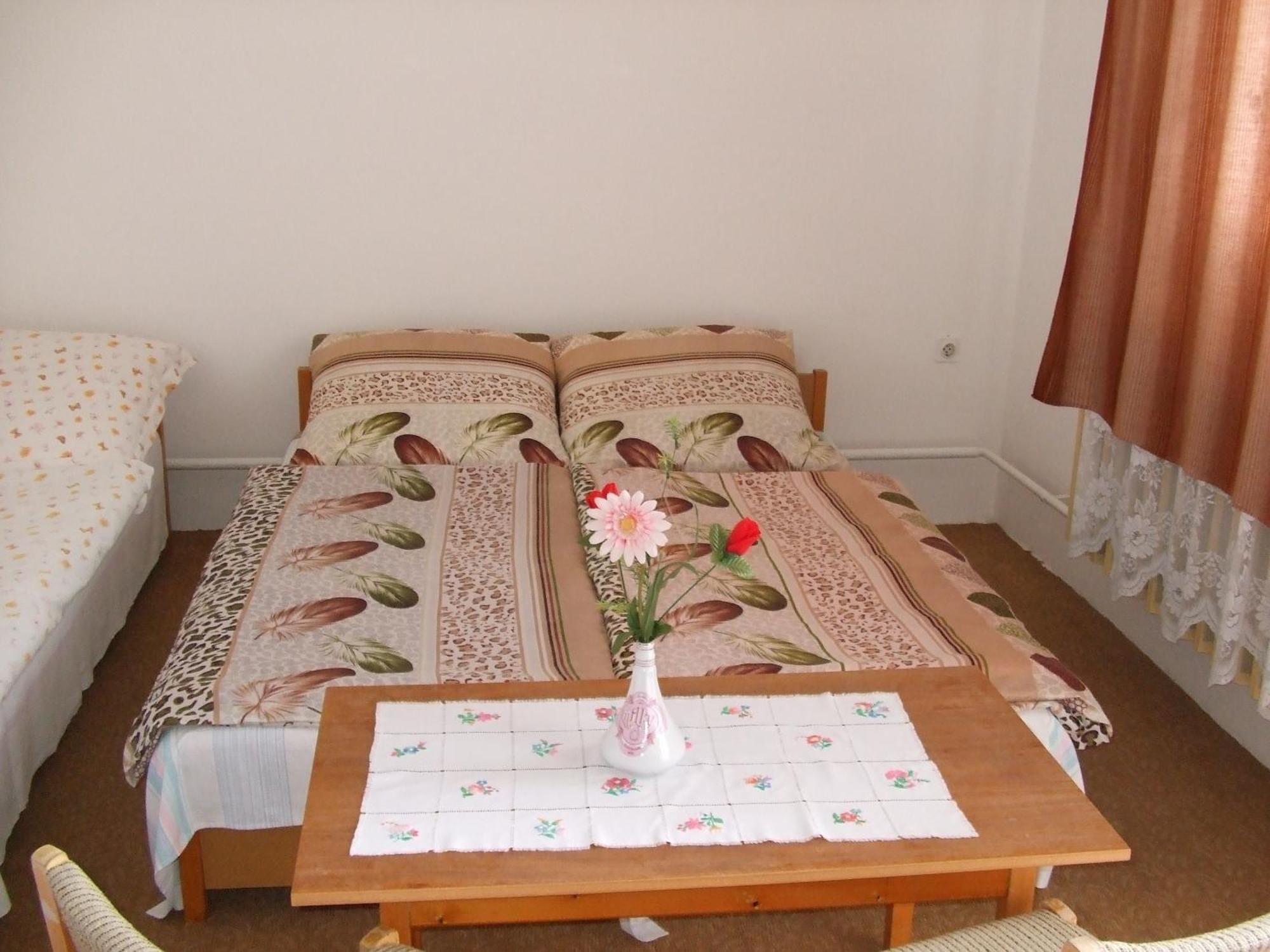 Napfeny Vendeghaz Apartment Miskolc Bilik gambar